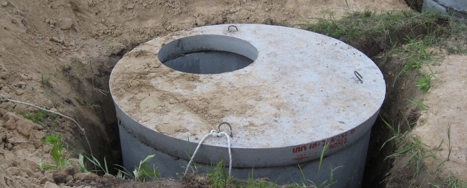 Установка колец для канализации (бетонного септика) в частном доме своими руками